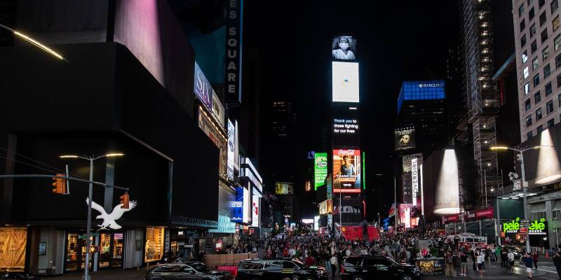 Times Square blacked out for a minute to support restaurants and hospitality businesses